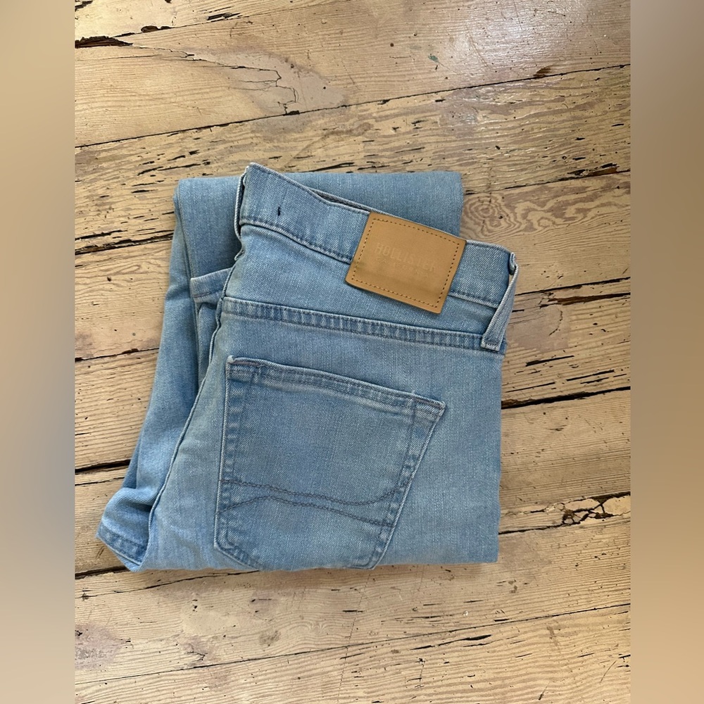 Hollister Slim Straight Light Denim Jeans - Size 29, L32 - Trendy & Versatile!